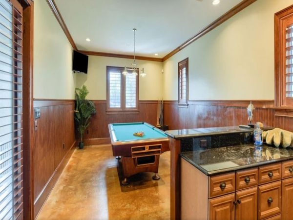Lovely Destin Vacation Home with 5 Bedrooms & Boat Dock