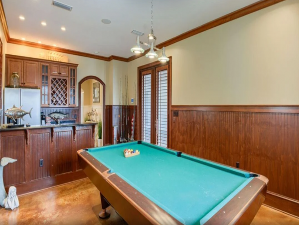 Lovely Destin Vacation Home with 5 Bedrooms & Boat Dock