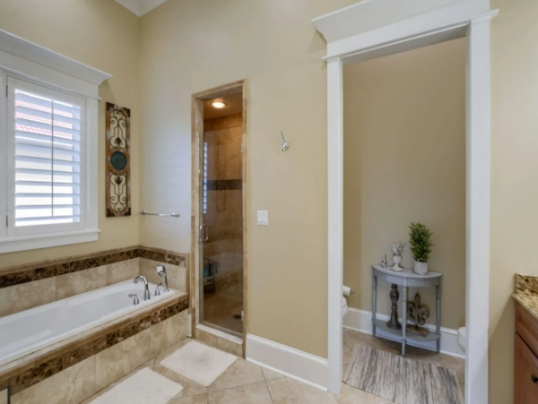 Lovely Destin Vacation Home with 5 Bedrooms & Boat Dock