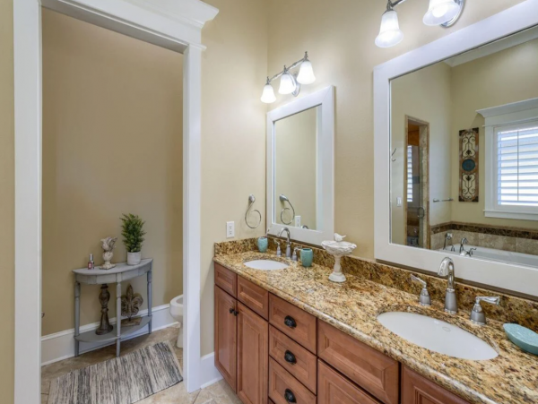 Lovely Destin Vacation Home with 5 Bedrooms & Boat Dock