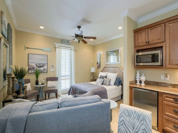 Lovely Destin Vacation Home with 5 Bedrooms & Boat Dock