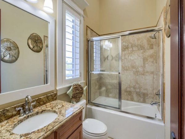 Lovely Destin Vacation Home with 5 Bedrooms & Boat Dock