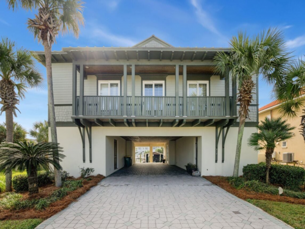 Lovely Destin Vacation Home with 5 Bedrooms & Boat Dock