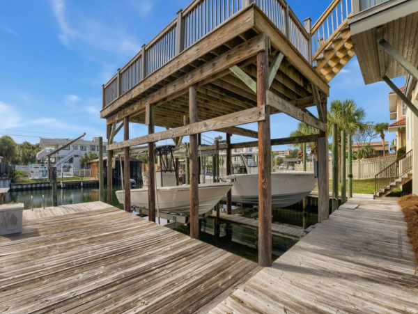Lovely Destin Vacation Home with 5 Bedrooms & Boat Dock