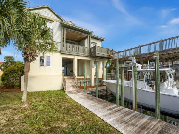 Lovely Destin Vacation Home with 5 Bedrooms & Boat Dock