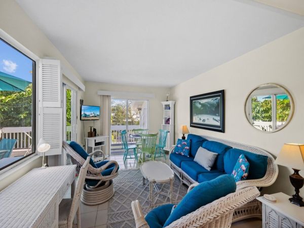Cozy Vacation Rental with 2 Bedrooms Short Walk to Beach