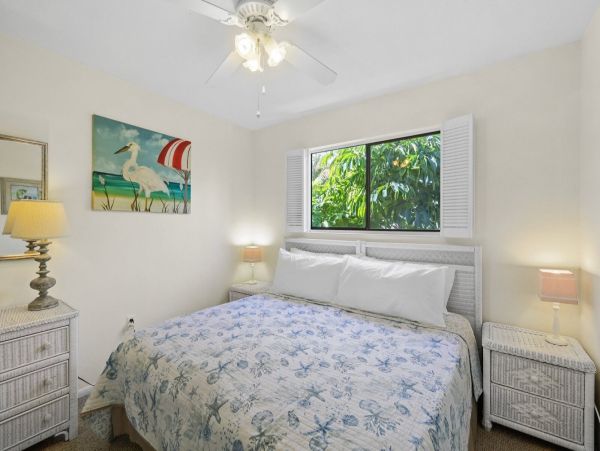 Cozy Vacation Rental with 2 Bedrooms Short Walk to Beach