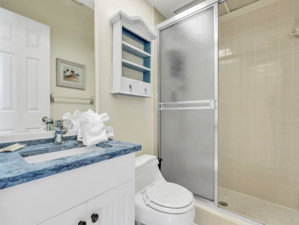 Cozy Vacation Rental with 2 Bedrooms Short Walk to Beach