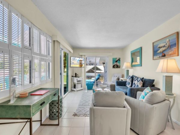 Cozy Vacation Rental with 2 Bedrooms Short Walk to Beach