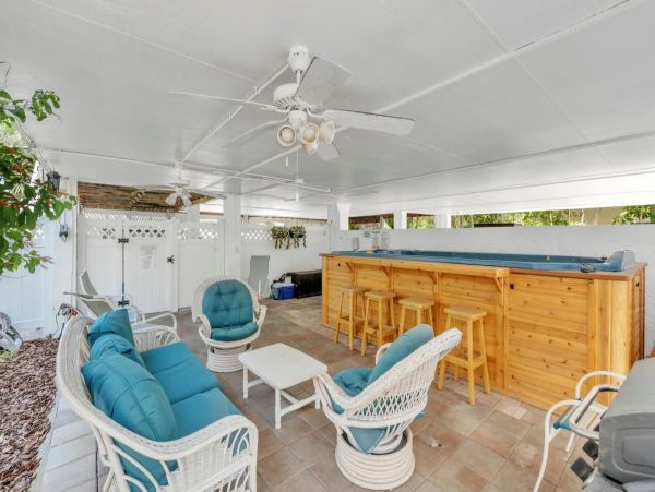 Cozy Vacation Rental with 2 Bedrooms Short Walk to Beach