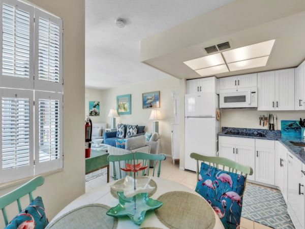 Cozy Vacation Rental with 2 Bedrooms Short Walk to Beach