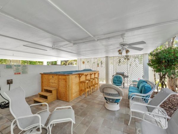 Cozy Vacation Rental with 2 Bedrooms Short Walk to Beach