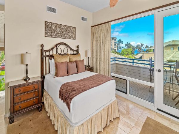 Spacious Oceanfront Villa with Great Resort Amenities