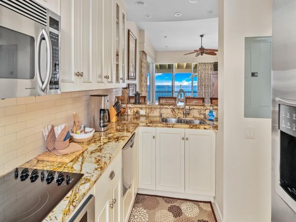 Spacious Oceanfront Villa with Great Resort Amenities