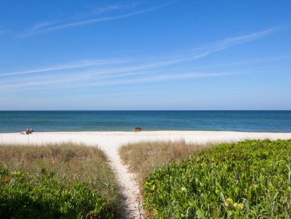 Naples One Bedroom Vacation Rental Walk to the Beach