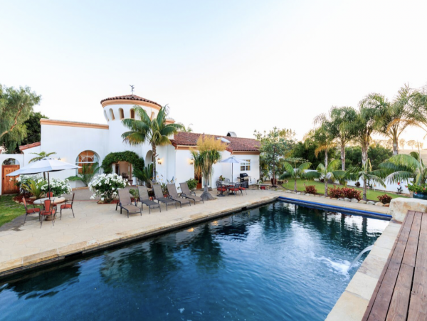 Your Very Own Four bedroom Private Resort Pure Luxury