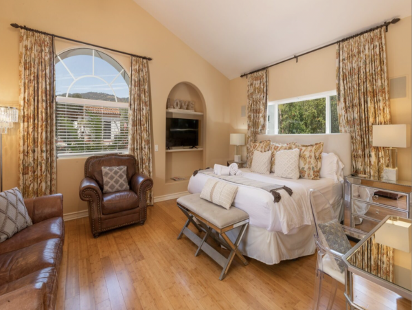 Your Very Own Four bedroom Private Resort Pure Luxury