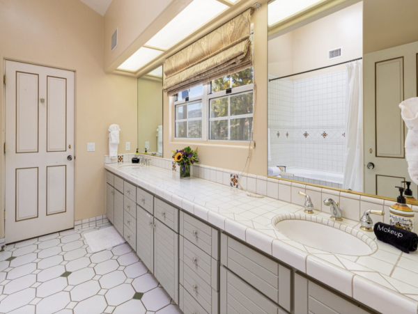 Your Very Own Four bedroom Private Resort Pure Luxury