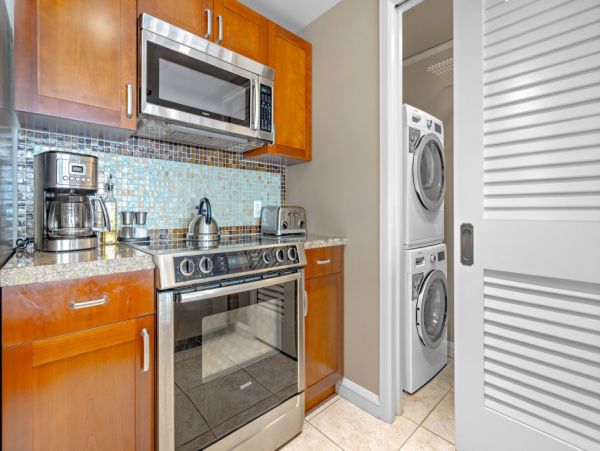 Luxurious Lahaina Vacation Rental 2 Bedrooms & Ocean Views