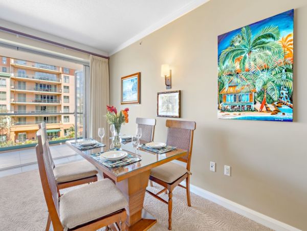 Luxurious Lahaina Vacation Rental 2 Bedrooms & Ocean Views