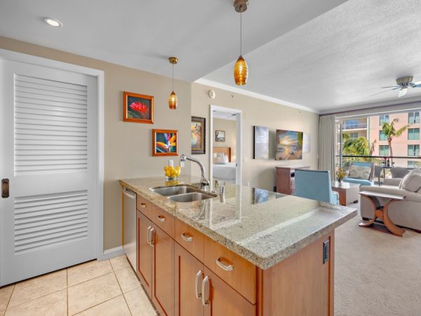 Luxurious Lahaina Vacation Rental 2 Bedrooms & Ocean Views