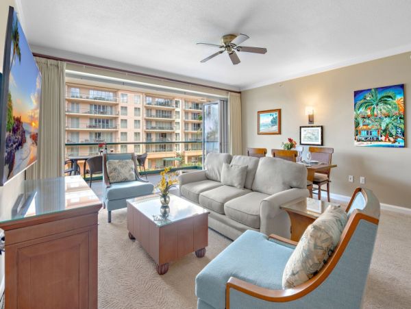 Luxurious Lahaina Vacation Rental 2 Bedrooms & Ocean Views