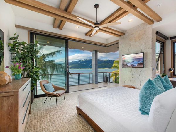 Oceanfront Honolulu Vacation Pool Home