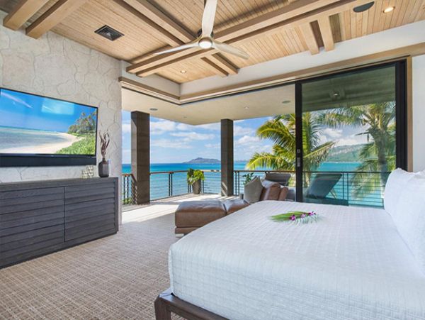 Oceanfront Honolulu Vacation Pool Home