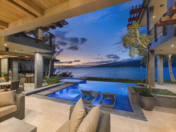 Oceanfront Honolulu Vacation Pool Home