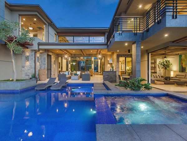 Oceanfront Honolulu Vacation Pool Home
