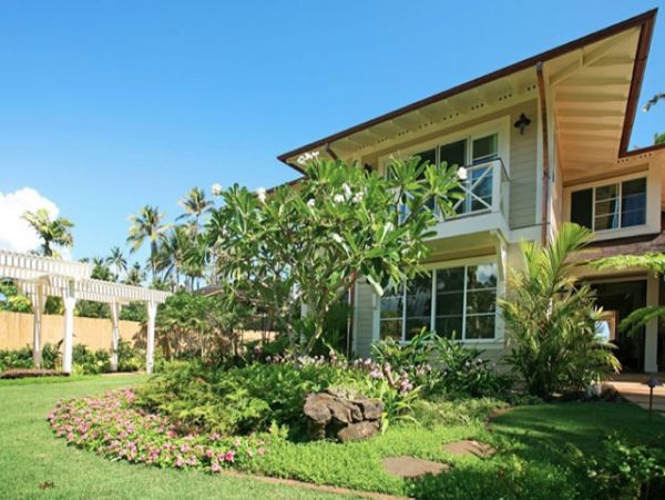 Beachfront Vacation Rental with 6 Bedrooms Plus Cottage