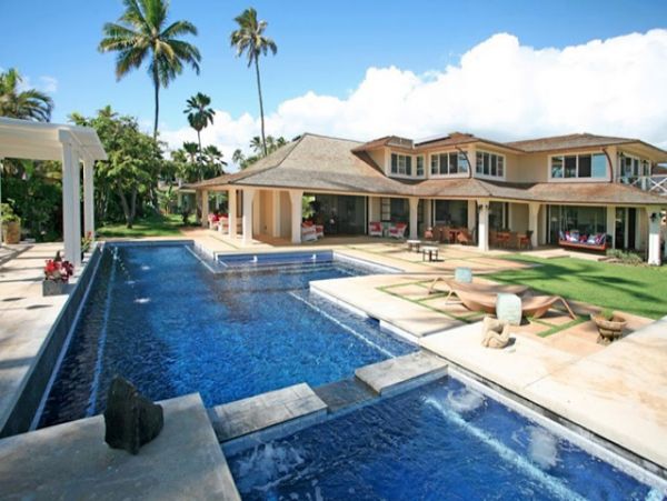 Beachfront Vacation Rental with 6 Bedrooms Plus Cottage