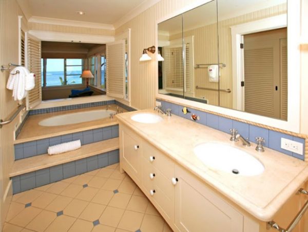 Beachfront Vacation Rental with 6 Bedrooms Plus Cottage