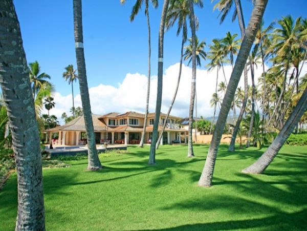 Beachfront Vacation Rental with 6 Bedrooms Plus Cottage