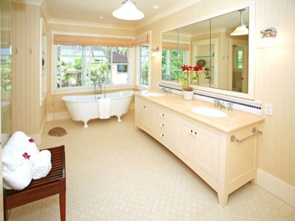 Beachfront Vacation Rental with 6 Bedrooms Plus Cottage