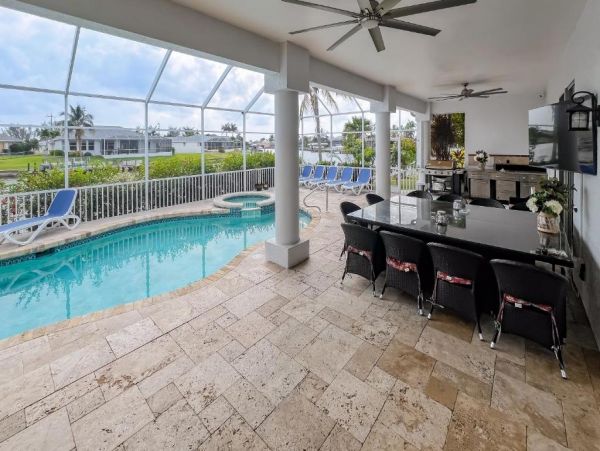 Luxurious Vacation Rental in Cape Coral Perfect Family Getaway