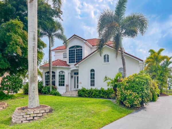 Luxurious Vacation Rental in Cape Coral Perfect Family Getaway