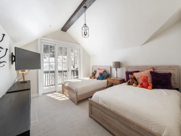 Luxury Ski-in/Ski-out Deer Valley Five Bedroom Home with Private Hot Tub