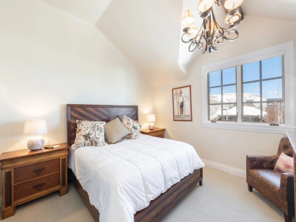 Luxury Ski-in/Ski-out Deer Valley Five Bedroom Home with Private Hot Tub