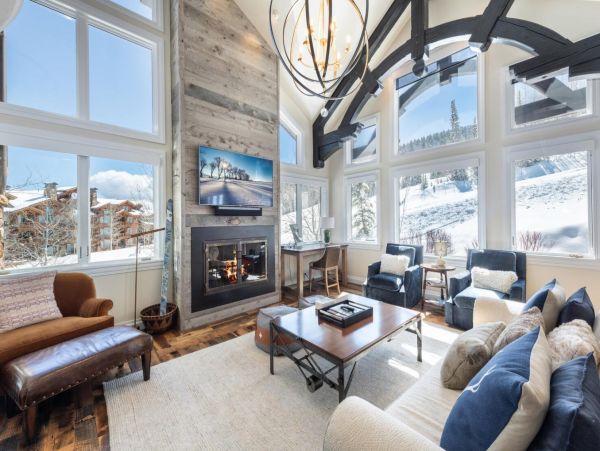 Luxury Ski-in/Ski-out Deer Valley Five Bedroom Home with Private Hot Tub
