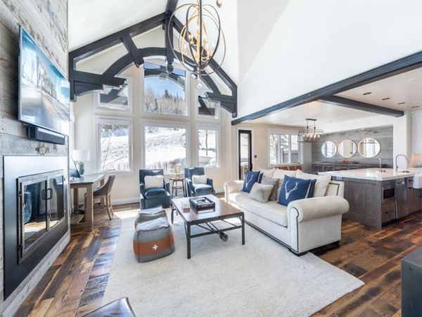 Luxury Ski-in/Ski-out Deer Valley Five Bedroom Home with Private Hot Tub