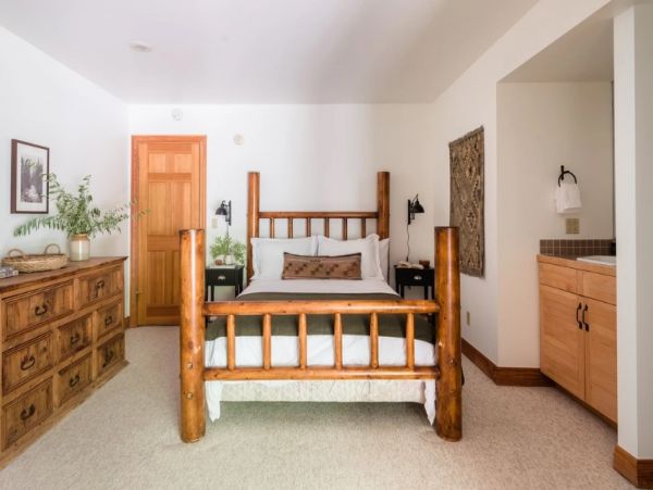 Six Bedroom Vacation Rental in Park City