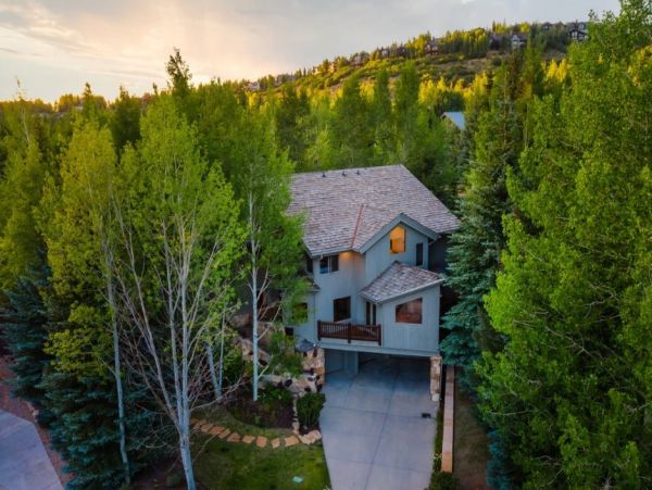 Six Bedroom Vacation Rental in Park City