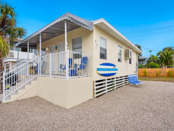 Coastal Cottage with 2 Bedrooms in Fort Myers Beach