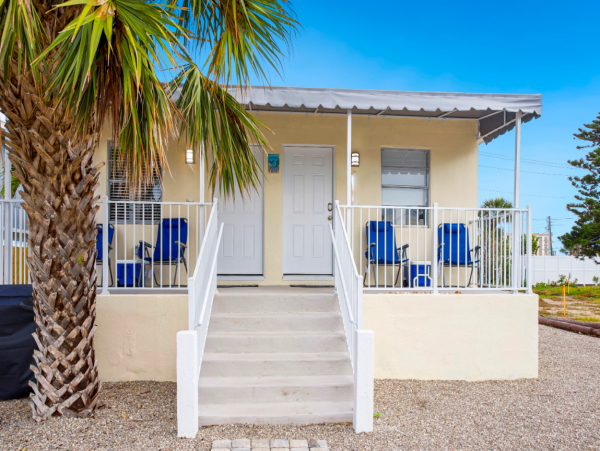 Coastal Cottage with 2 Bedrooms in Fort Myers Beach