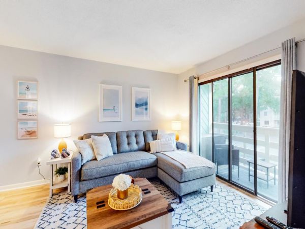 Hilton Head 2 Bedroom Condo with On-Site Pool, Hot Tub & Tennis Courts