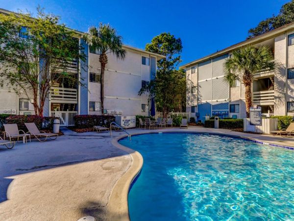 Hilton Head 2 Bedroom Condo with On-Site Pool, Hot Tub & Tennis Courts