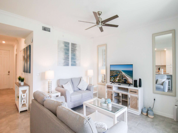 Lovely 2 Bedroom Vacation Rental with Waterfront Views