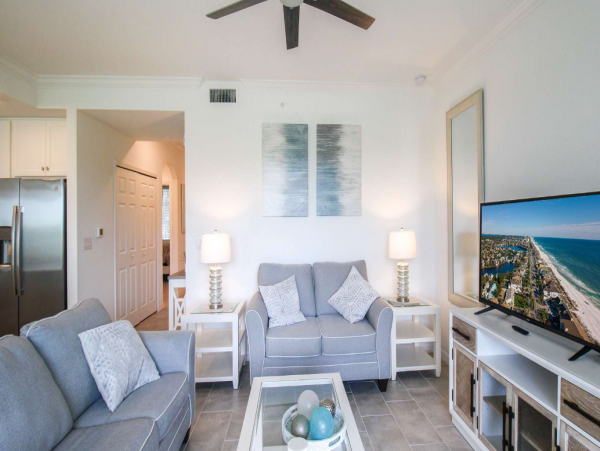 Lovely 2 Bedroom Vacation Rental with Waterfront Views