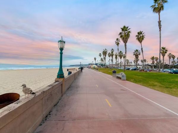 One Bedroom Waterfront Vacation Condo in Mission Beach
